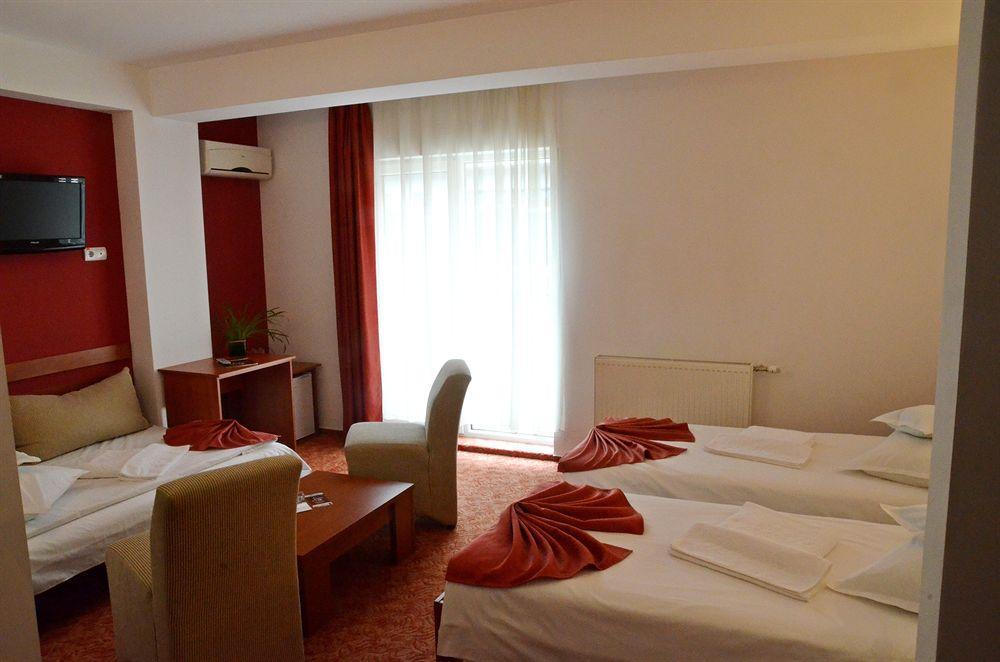 Hotel Alexis Клуж-Напока Экстерьер фото